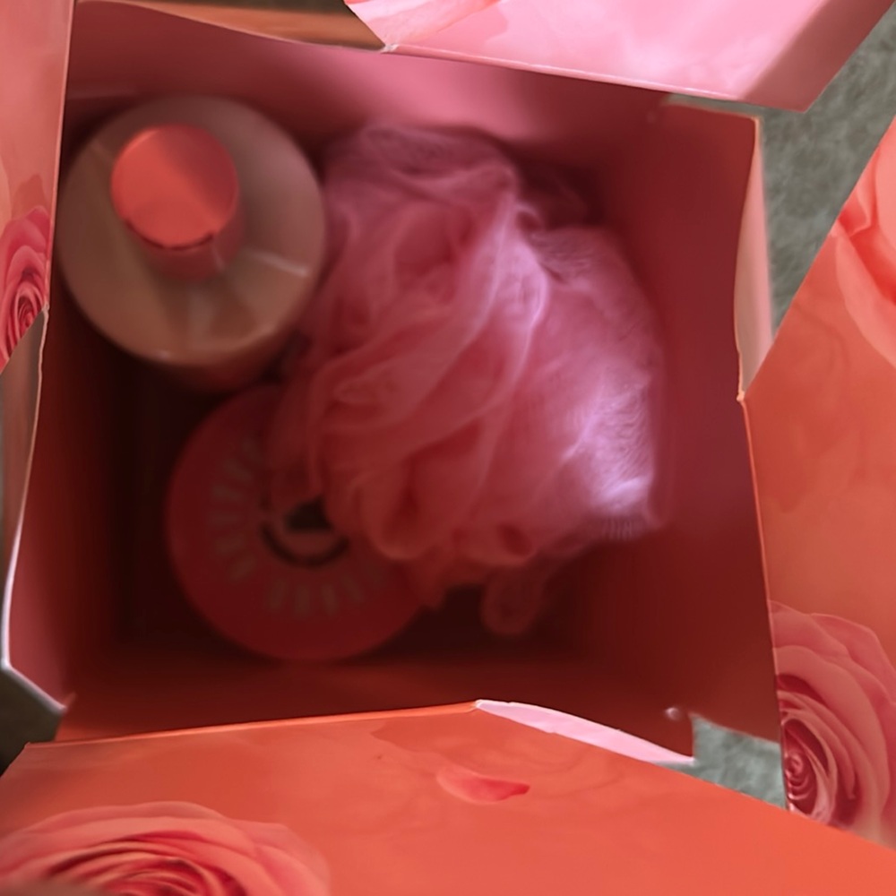 Soap & Glory Pink Birthday Gift Set for shower or bath New/Never Used - Picture 4 of 4